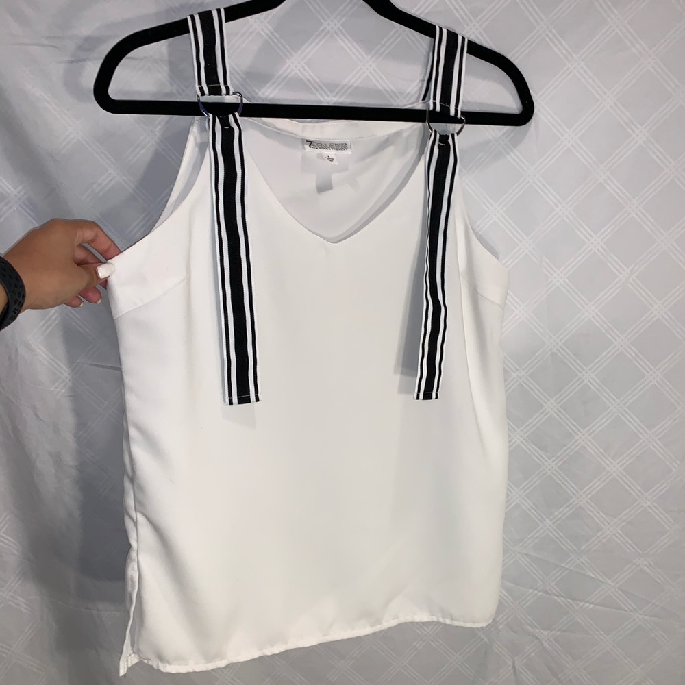 2 4/$25 7th Avenue New York White Top